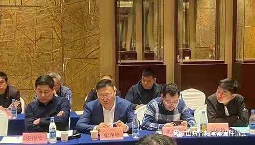 我司總經理/山東軸承協會專家委員會副主任喬梅波出席山東軸承協會理事擴大會并講話 我司總經理/山東軸承協會專家委員會副主任喬梅波出席山東軸承協會理事擴大會并講話