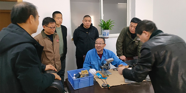 今日,青島某上市公司部分領導來我公司考察,并簽訂合同 今日,青島某上市公司部分領導來我公司考察,并簽訂合同